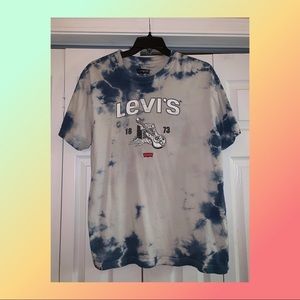 Levi’s t-shirt